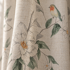 Voilage botanique aux camélias et oiseaux — détail du tissu