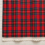 Brise-bise tartan rouge bordé de dentelle — vue 6