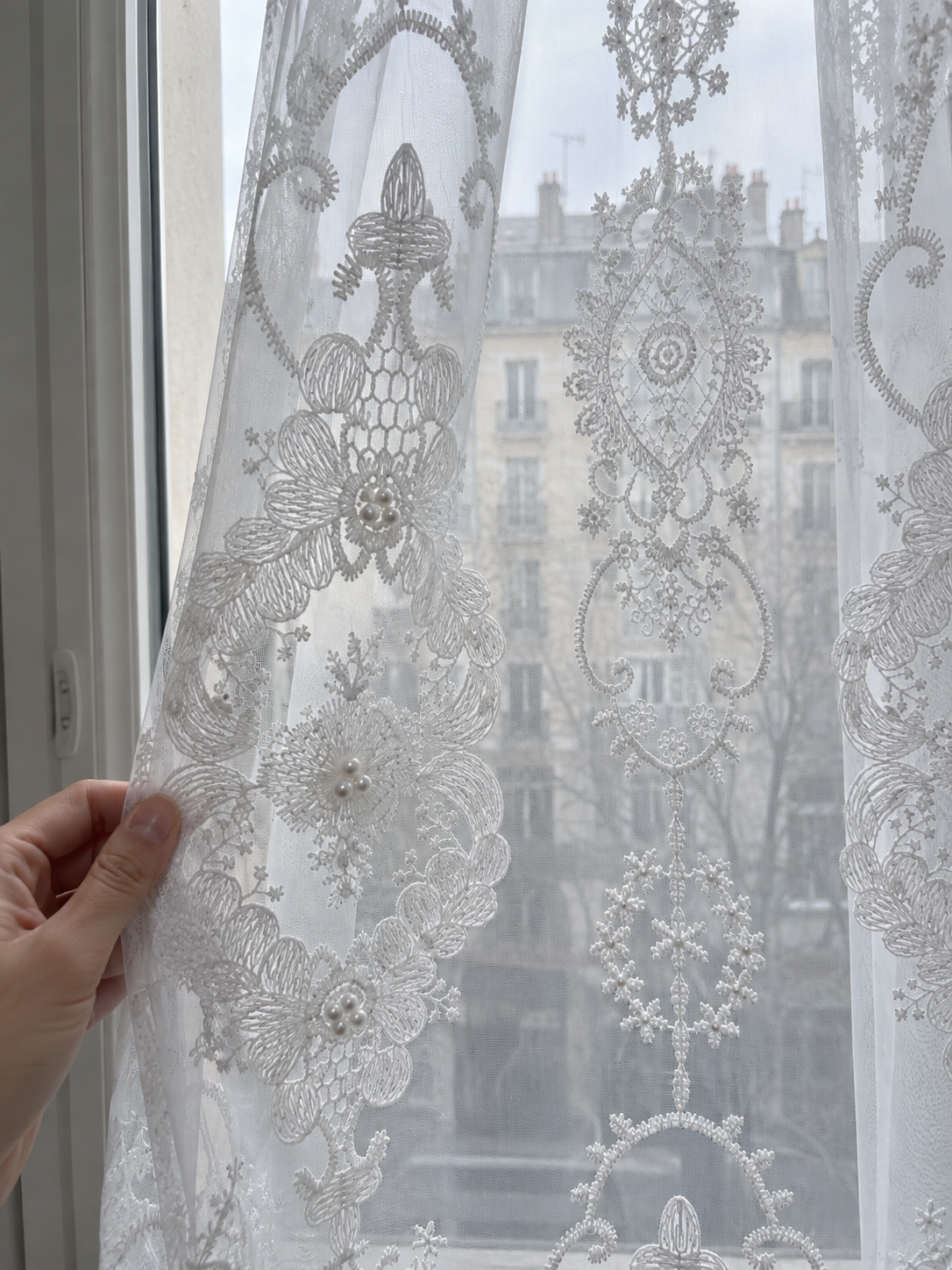 Voilage blanc à broderies florales — vue 2